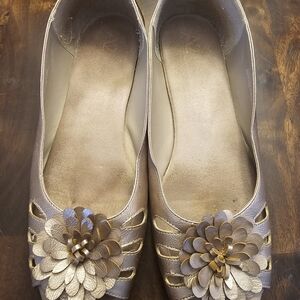 Women's Metallic Floral Ballet Flats - Gold